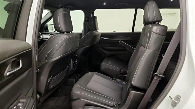2024 Jeep Grand Cherokee L Laredo 4x2