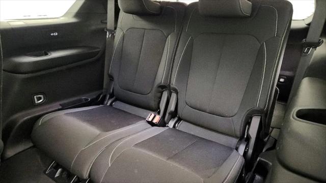 2024 Jeep Grand Cherokee L Laredo 4x2