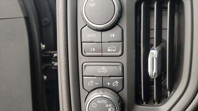 2022 Chevrolet Silverado 1500 4WD Crew Cab Short Bed Custom