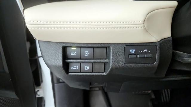 2020 Toyota Avalon Hybrid XLE