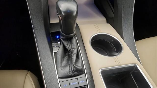 2020 Toyota Avalon Hybrid XLE