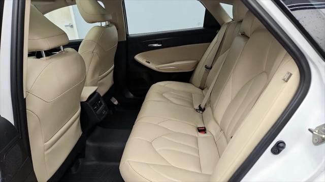 2020 Toyota Avalon Hybrid XLE