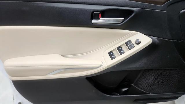 2020 Toyota Avalon Hybrid XLE