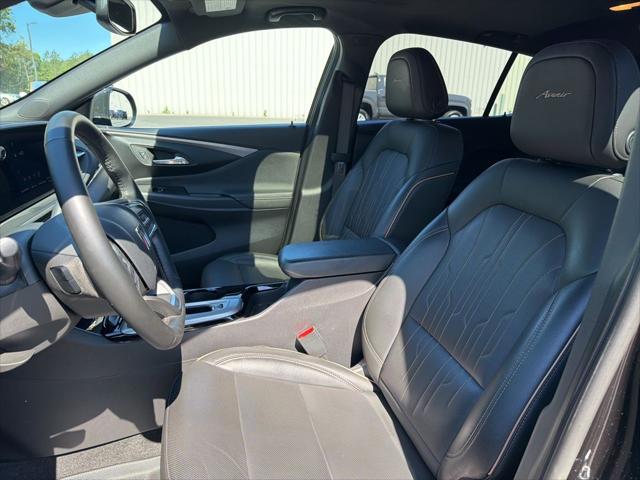 2024 Buick NV Avenir FWD