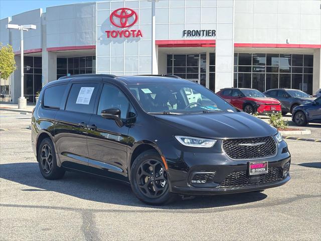 2025 Chrysler Pacifica Hybrid Premiuim S Appearance Package for sale in Valencia, CA