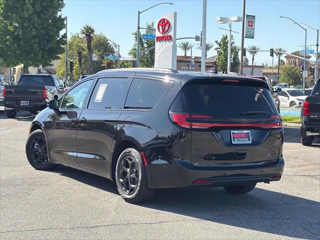 2025 Chrysler Pacifica Hybrid Premiuim S Appearance Package