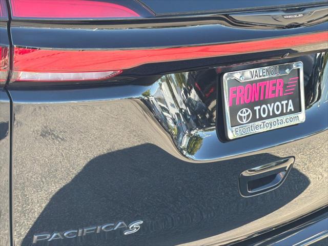 2025 Chrysler Pacifica Hybrid Premiuim S Appearance Package
