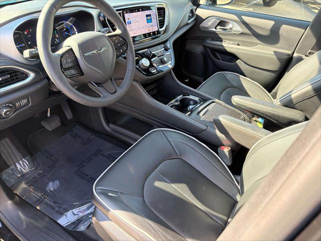 2025 Chrysler Pacifica Hybrid Premiuim S Appearance Package