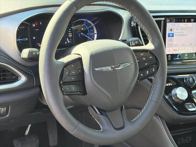 2025 Chrysler Pacifica Hybrid Premiuim S Appearance Package