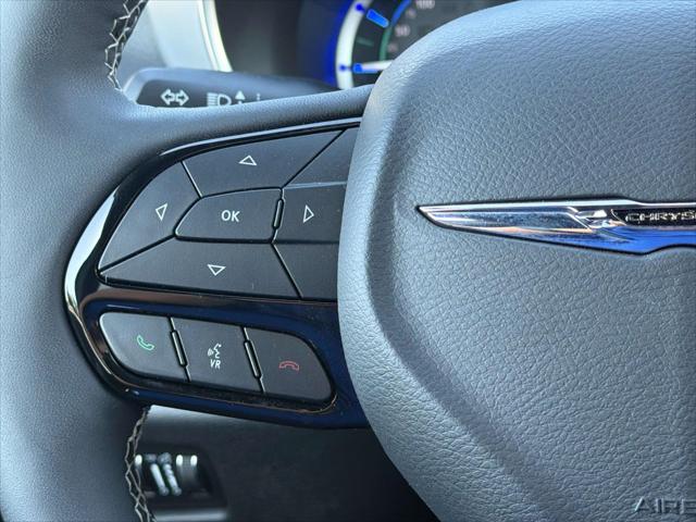 2025 Chrysler Pacifica Hybrid Premiuim S Appearance Package