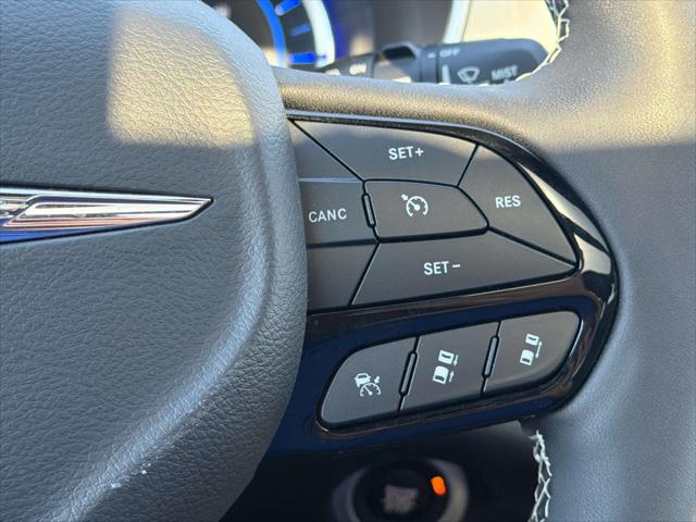 2025 Chrysler Pacifica Hybrid Premiuim S Appearance Package