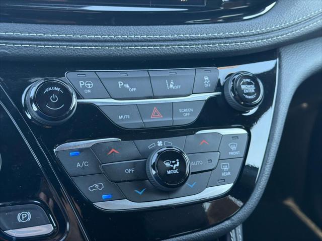 2025 Chrysler Pacifica Hybrid Premiuim S Appearance Package