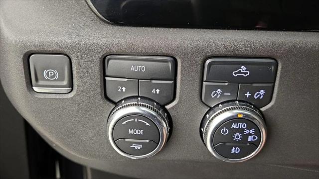 2024 GMC Sierra 1500 4WD Crew Cab Short Box Elevation with 3VL