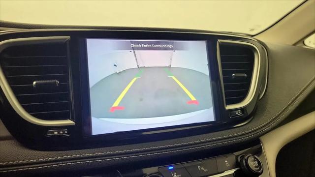 2024 Chrysler Pacifica Hybrid Select