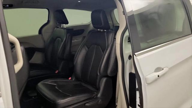 2024 Chrysler Pacifica Hybrid Select