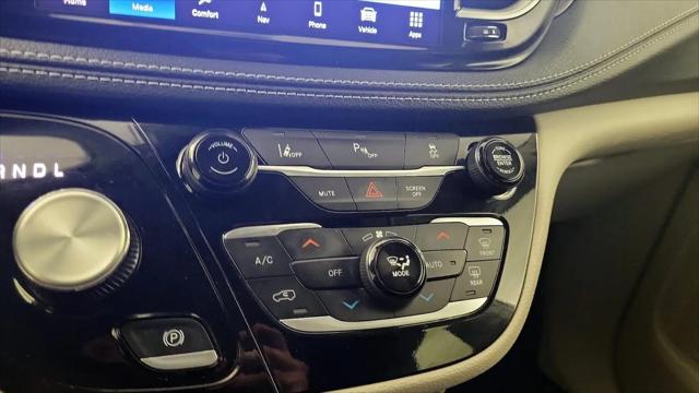 2024 Chrysler Pacifica Hybrid Select
