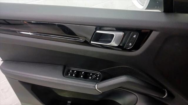 2023 Porsche Cayenne Platinum Edition