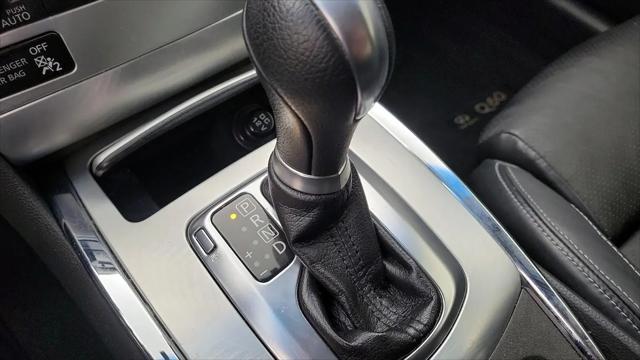 2015 INFINITI Q60 Standard