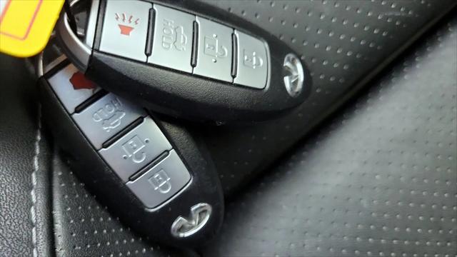 2015 INFINITI Q60 Standard