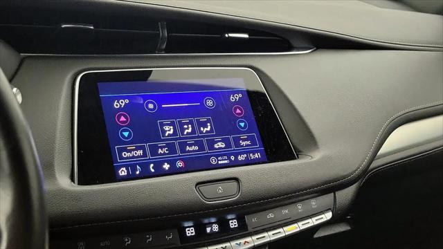 2022 Cadillac XT4 AWD Premium Luxury