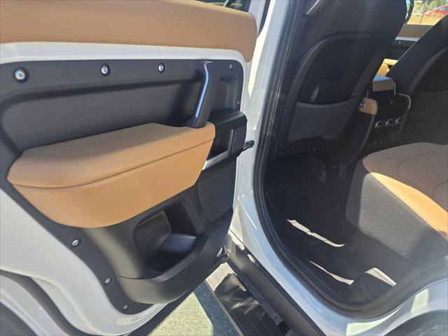 2026 Land Rover Defender P525 V8
