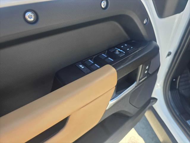 2026 Land Rover Defender P525 V8