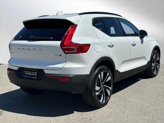 2026 Volvo XC40 Plus, B5 AWD Gas (mild hybrid), Dark