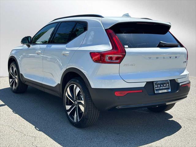 2026 Volvo XC40 Plus, B5 AWD Gas (mild hybrid), Dark