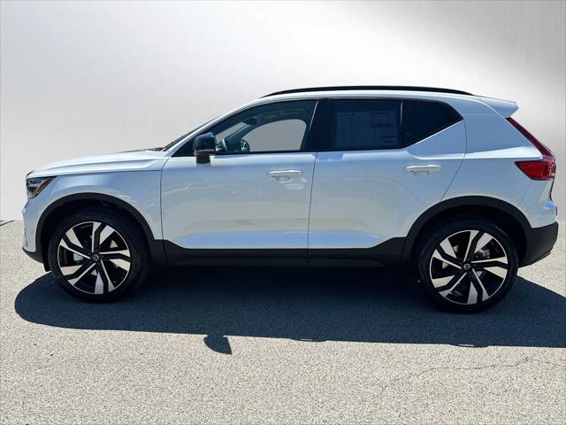 2026 Volvo XC40 Plus, B5 AWD Gas (mild hybrid), Dark