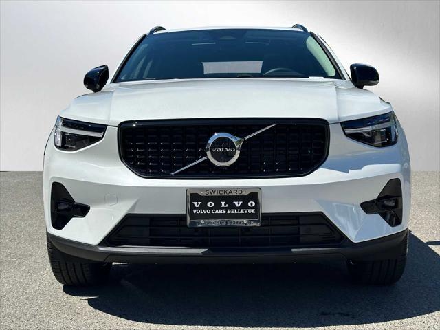 2026 Volvo XC40 Plus, B5 AWD Gas (mild hybrid), Dark