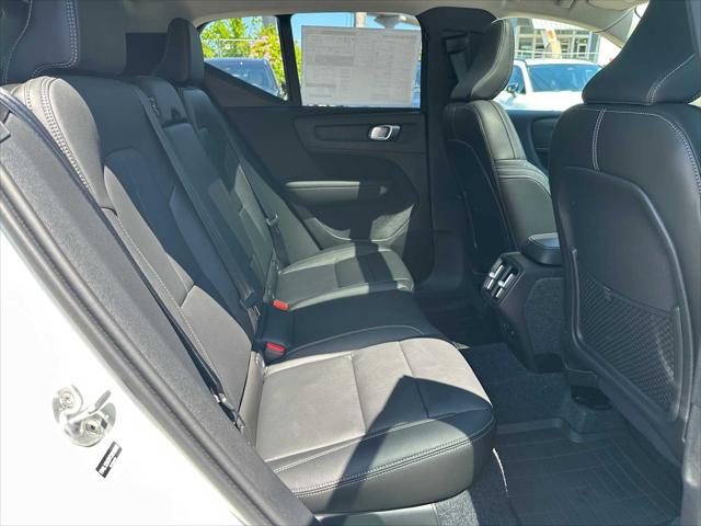 2026 Volvo XC40 Plus, B5 AWD Gas (mild hybrid), Dark