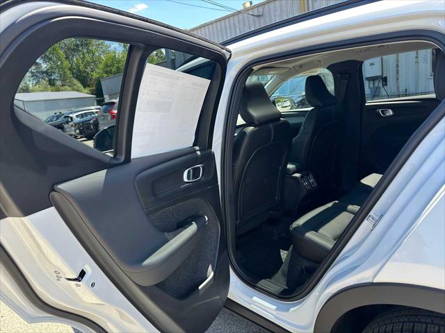 2026 Volvo XC40 Plus, B5 AWD Gas (mild hybrid), Dark