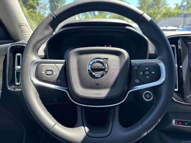 2026 Volvo XC40 Plus, B5 AWD Gas (mild hybrid), Dark