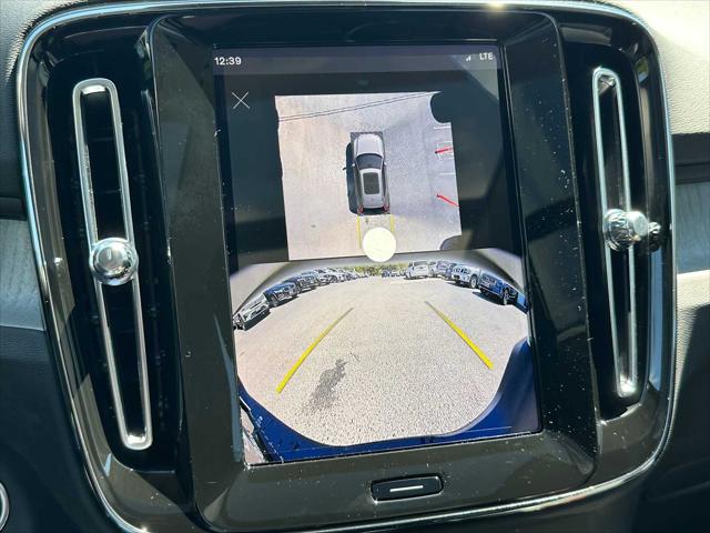 2026 Volvo XC40 Plus, B5 AWD Gas (mild hybrid), Dark
