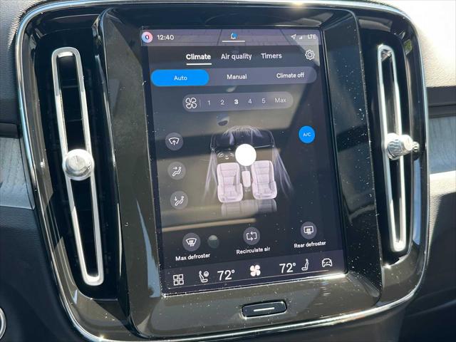 2026 Volvo XC40 Plus, B5 AWD Gas (mild hybrid), Dark