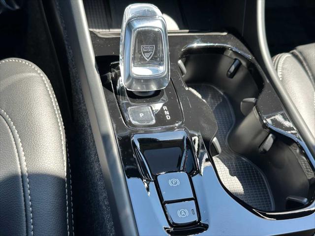 2026 Volvo XC40 Plus, B5 AWD Gas (mild hybrid), Dark
