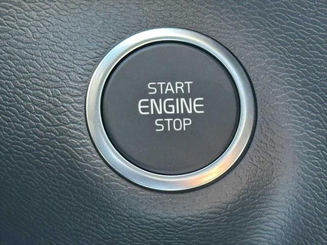 2026 Volvo XC40 Plus, B5 AWD Gas (mild hybrid), Dark