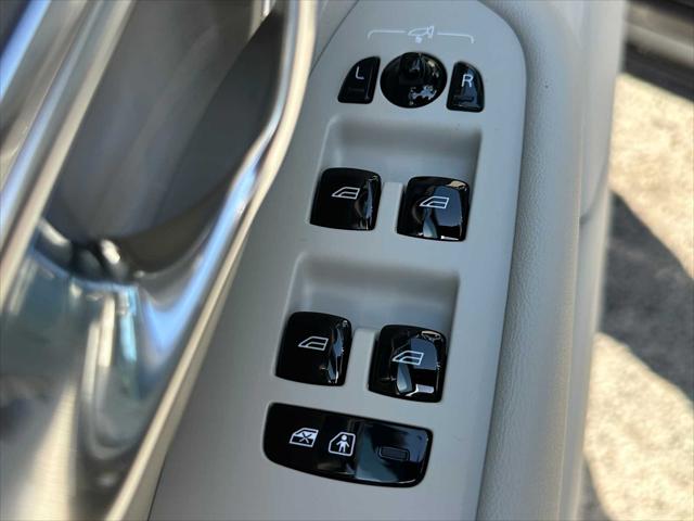 2026 Volvo XC90 Plug-In Hybrid Ultra Dark Theme, T8 AWD, Electric/Gasoline, 7 Seats