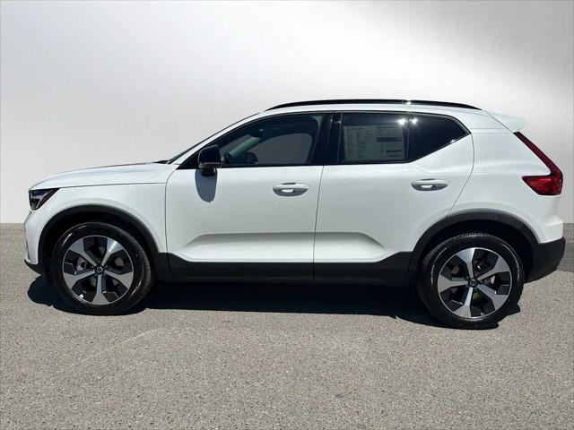 2026 Volvo XC40 Plus, B5 AWD Gas (mild hybrid), Dark