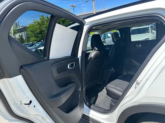 2026 Volvo XC40 Plus, B5 AWD Gas (mild hybrid), Dark
