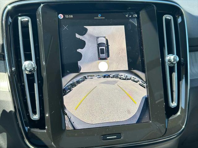 2026 Volvo XC40 Plus, B5 AWD Gas (mild hybrid), Dark