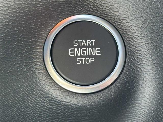 2026 Volvo XC40 Plus, B5 AWD Gas (mild hybrid), Dark