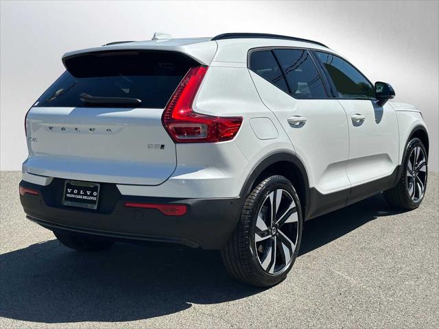2026 Volvo XC40 Plus, B5 AWD Gas (mild hybrid), Dark