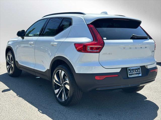 2026 Volvo XC40 Plus, B5 AWD Gas (mild hybrid), Dark