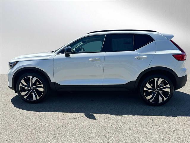 2026 Volvo XC40 Plus, B5 AWD Gas (mild hybrid), Dark