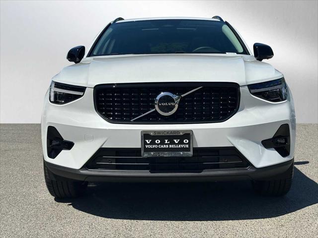 2026 Volvo XC40 Plus, B5 AWD Gas (mild hybrid), Dark