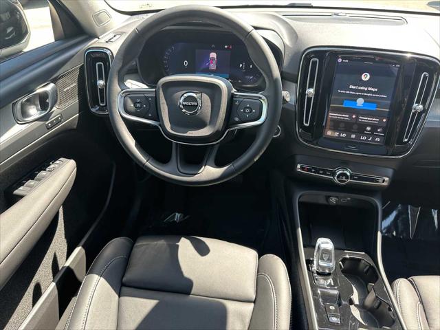 2026 Volvo XC40 Plus, B5 AWD Gas (mild hybrid), Dark