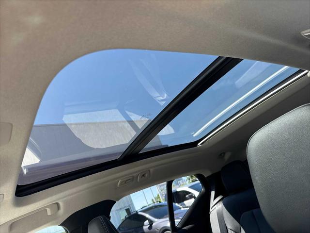 2026 Volvo XC40 Plus, B5 AWD Gas (mild hybrid), Dark