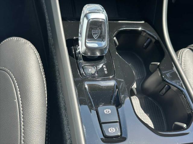 2026 Volvo XC40 Plus, B5 AWD Gas (mild hybrid), Dark