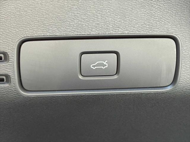 2026 Volvo XC40 Plus, B5 AWD Gas (mild hybrid), Dark